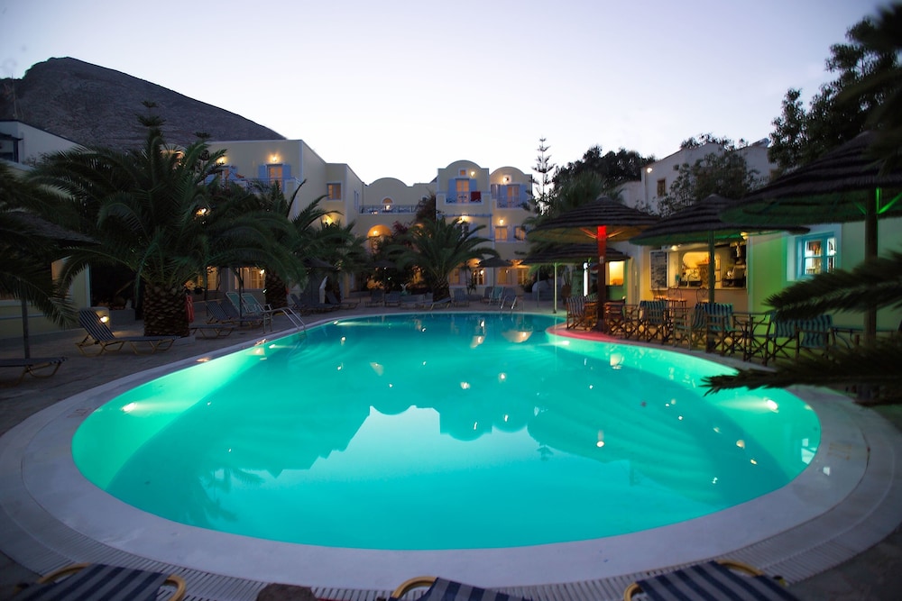 Hotel Zephyros — Swimming pool in Kamari, South Aegean