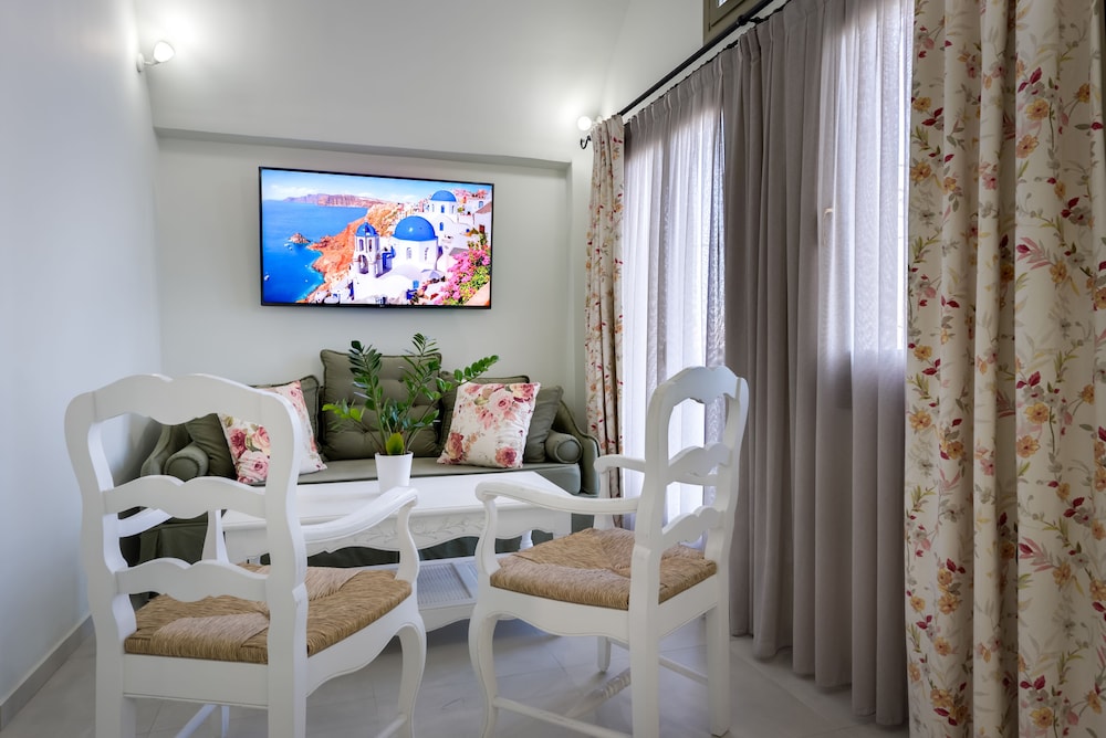 Hotel Zephyros — Hotel rooms in Kamari, South Aegean