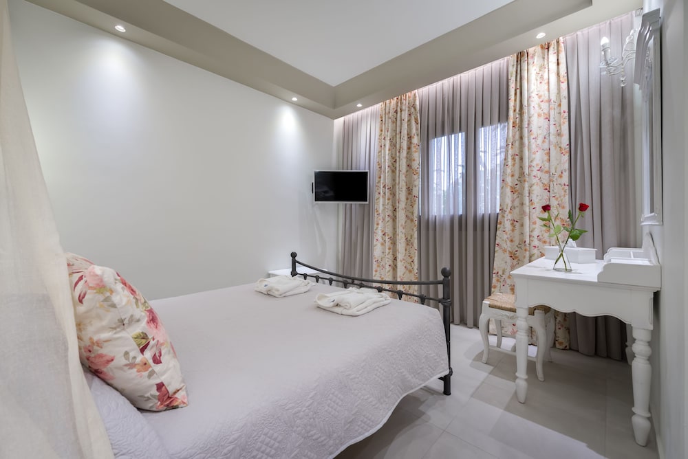 Hotel Zephyros — Hotel rooms in Kamari, South Aegean