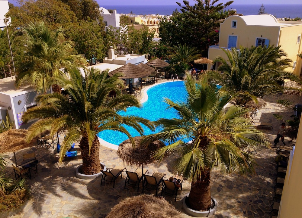 Hotel Zephyros — Swimming pool in Kamari, South Aegean