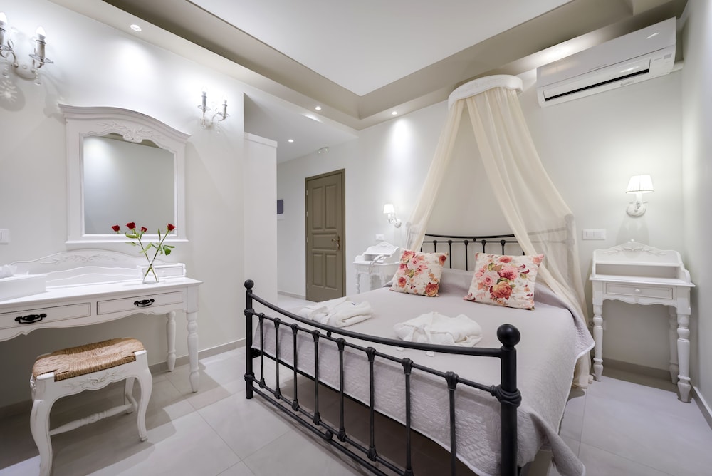 Hotel Zephyros — Hotel rooms in Kamari, South Aegean