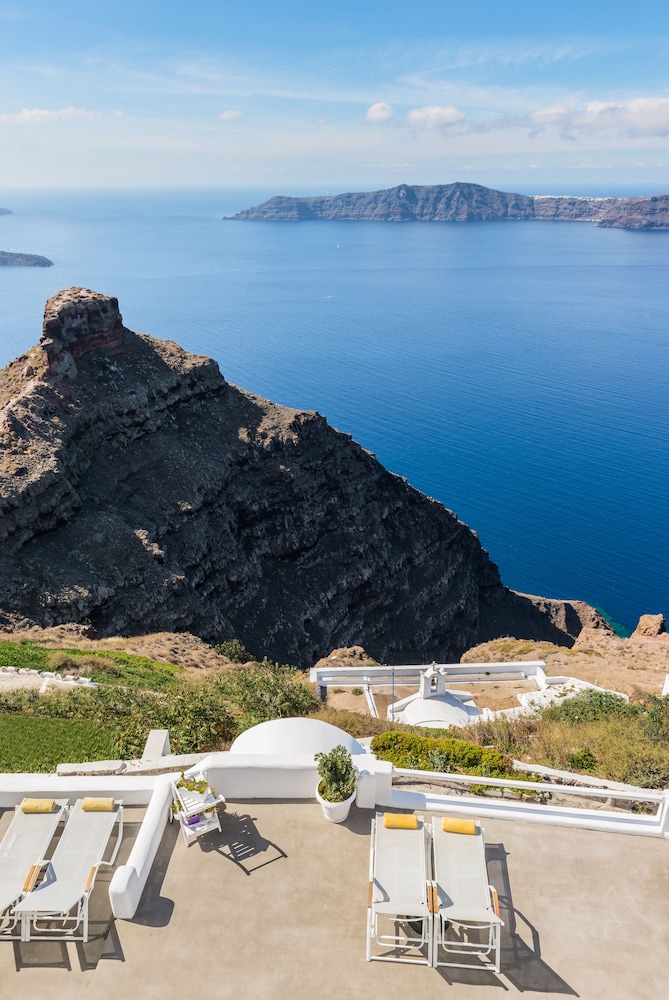 Iliovasilema Suites — Attractions in the area in Imerovigli, South Aegean
