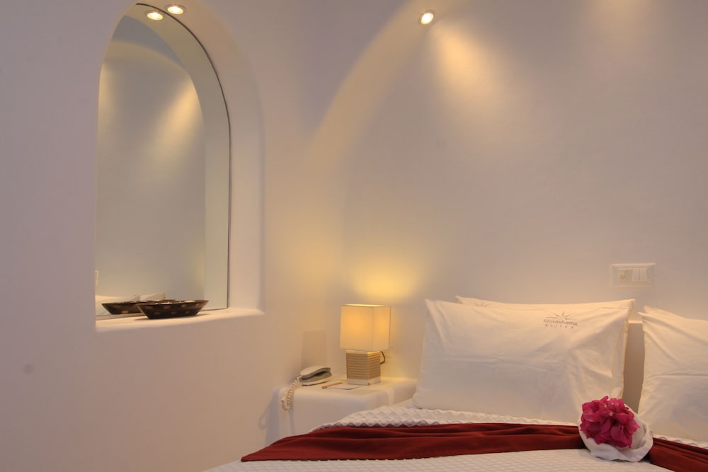 Iliovasilema Suites — Hotel rooms in Imerovigli, South Aegean