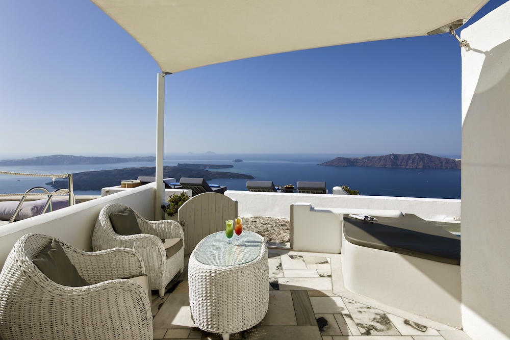 Iliovasilema Suites — Hotel building in Imerovigli, South Aegean