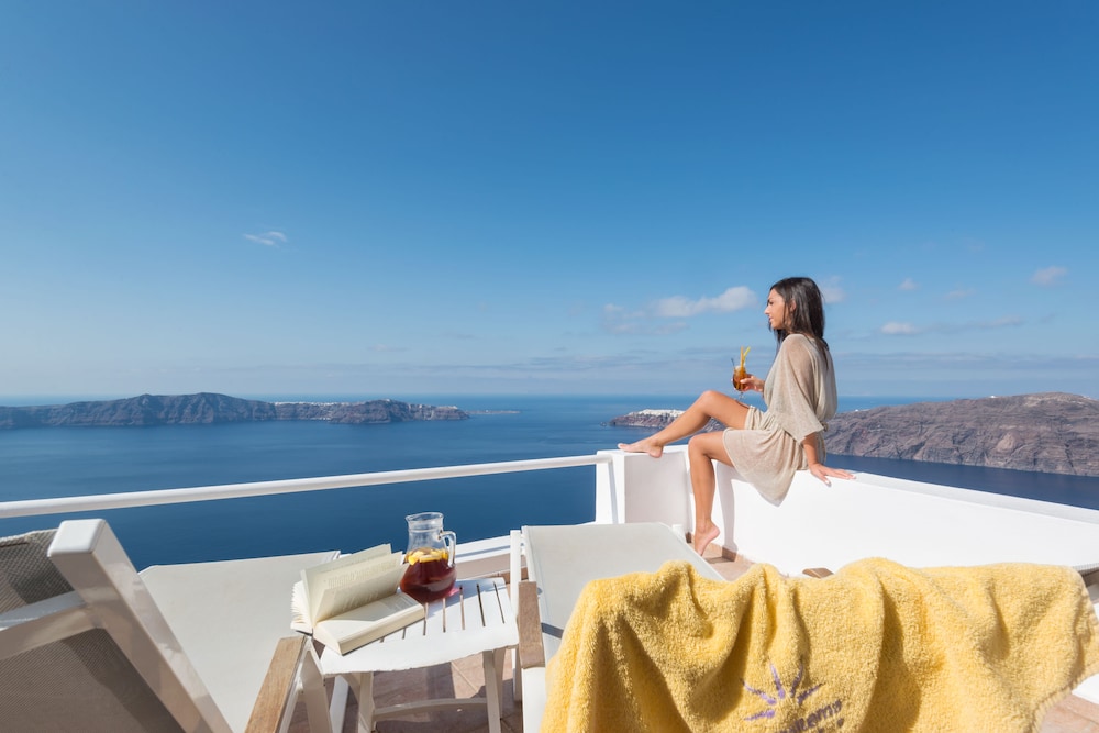 Iliovasilema Suites — Attractions in the area in Imerovigli, South Aegean