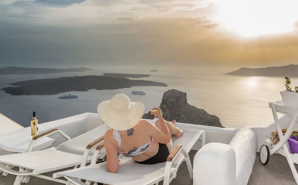 Iliovasilema Suites — Attractions in the area in Imerovigli, South Aegean