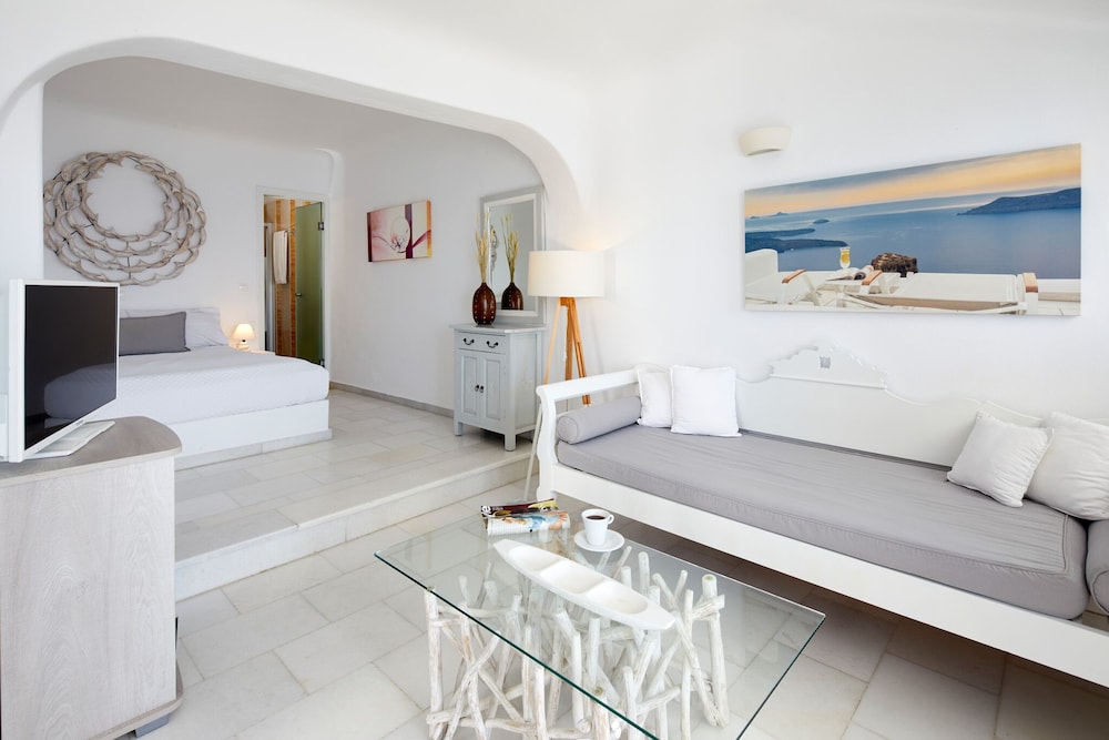 Iliovasilema Suites — Hotel rooms in Imerovigli, South Aegean