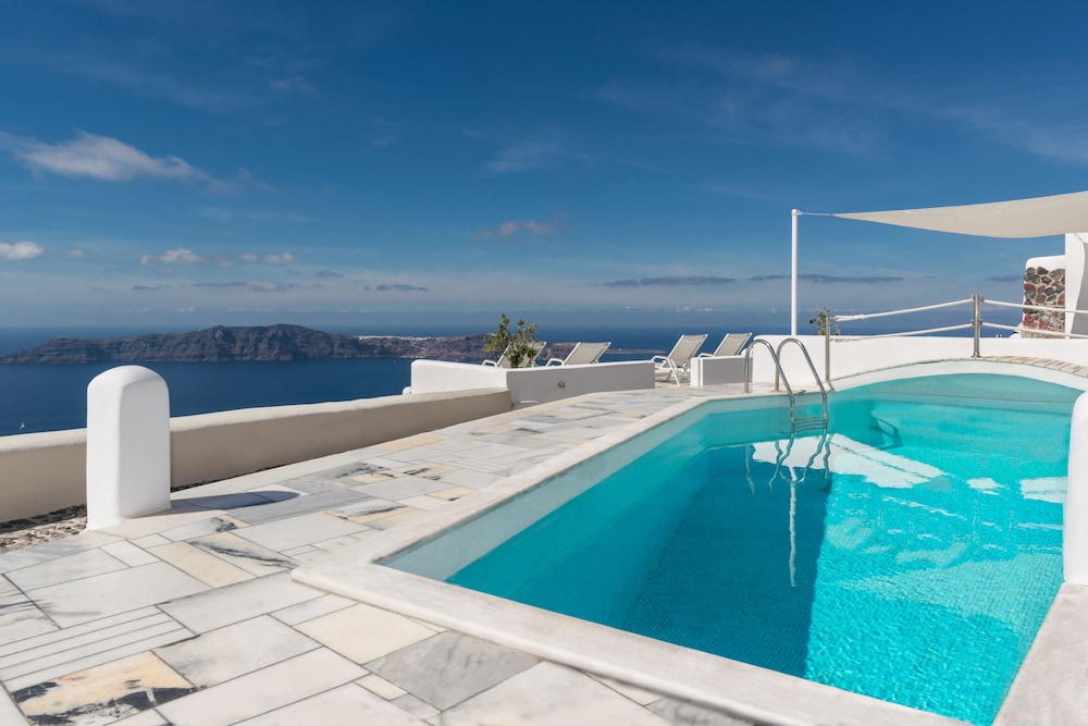 Iliovasilema Suites — Main photo in Imerovigli, South Aegean