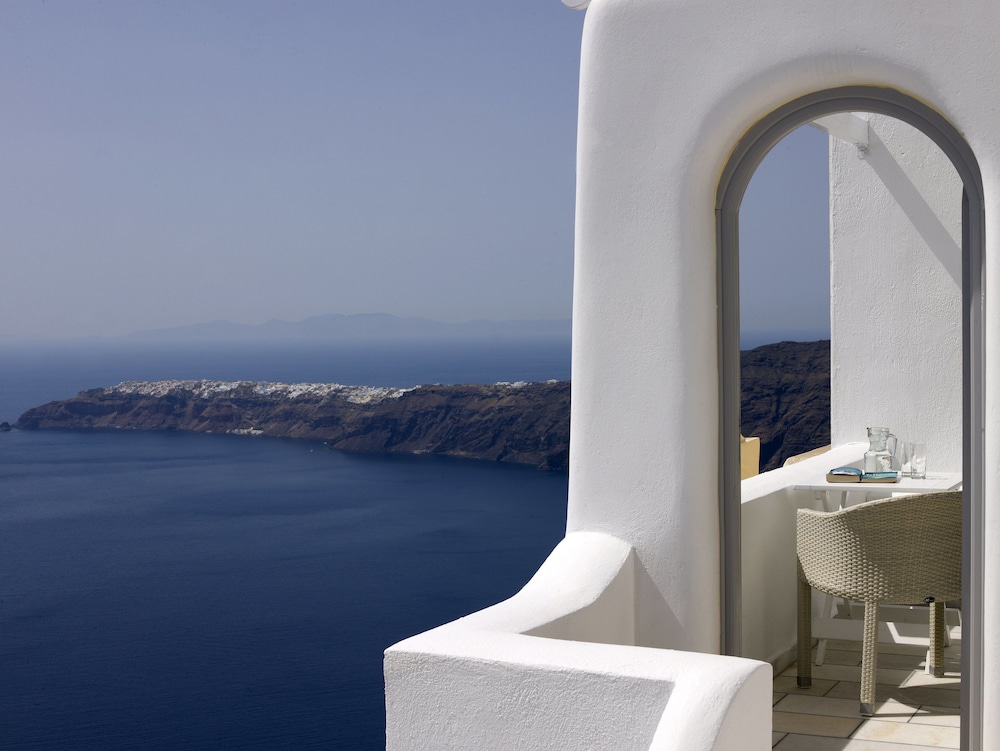 Iliovasilema Suites — Hotel building in Imerovigli, South Aegean