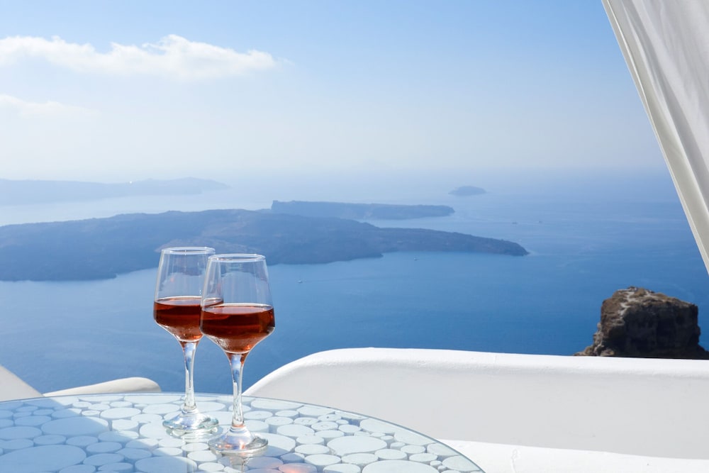 Iliovasilema Suites — Restaurant & bars in Imerovigli, South Aegean