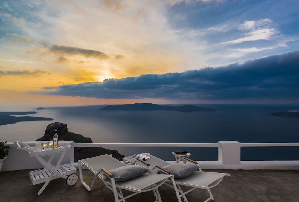 Iliovasilema Suites — Attractions in the area in Imerovigli, South Aegean