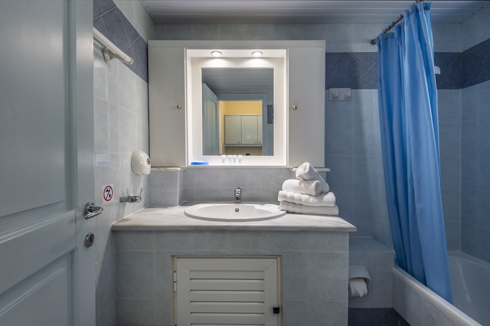 Kalimera Mare — Hotel rooms in Kardamena, South Aegean