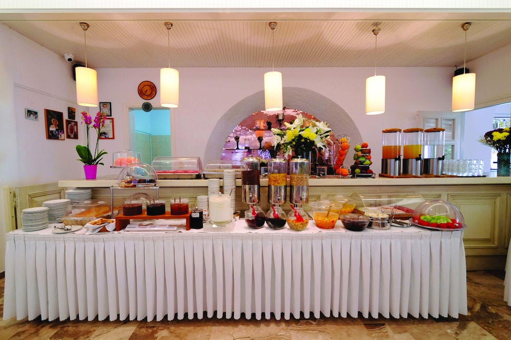 Kamari Hotel — Restaurant & bars in Plati Gialos, South Aegean