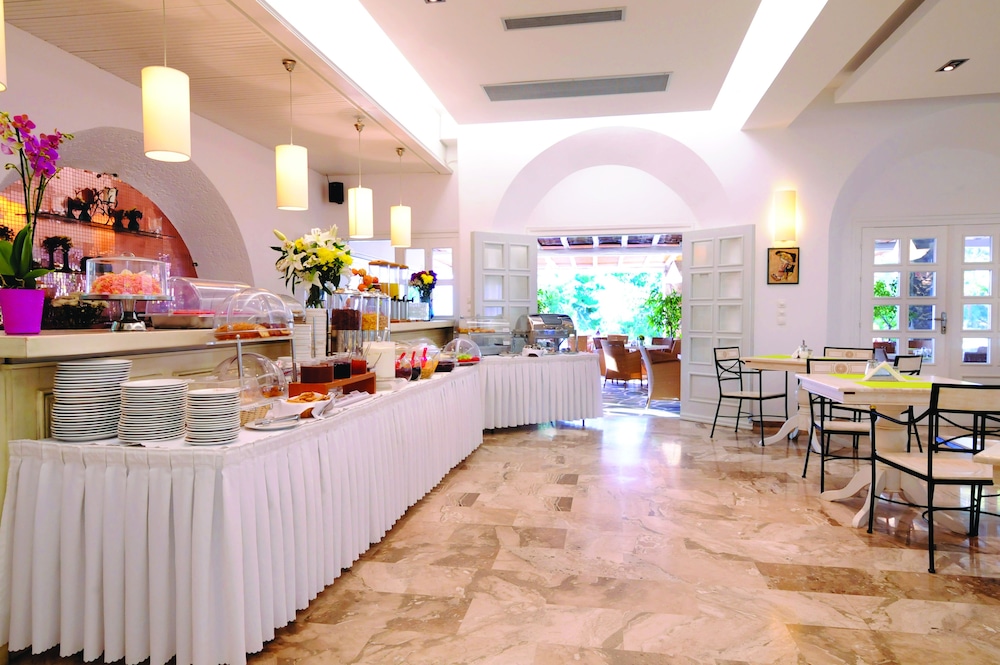 Kamari Hotel — Restaurant & bars in Plati Gialos, South Aegean
