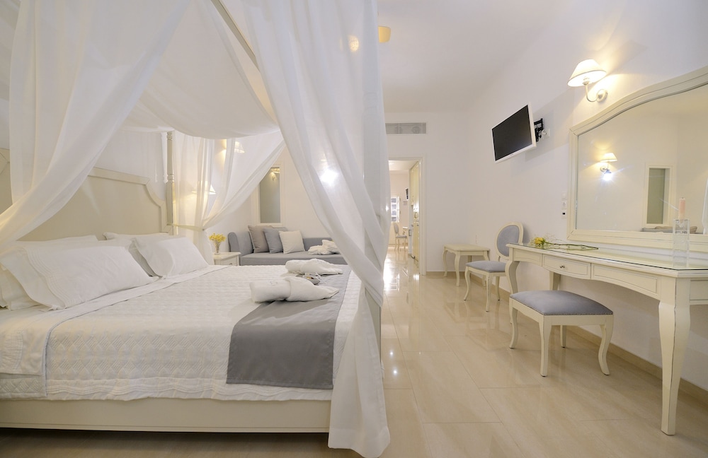 Kamari Hotel — Hotel rooms in Plati Gialos, South Aegean
