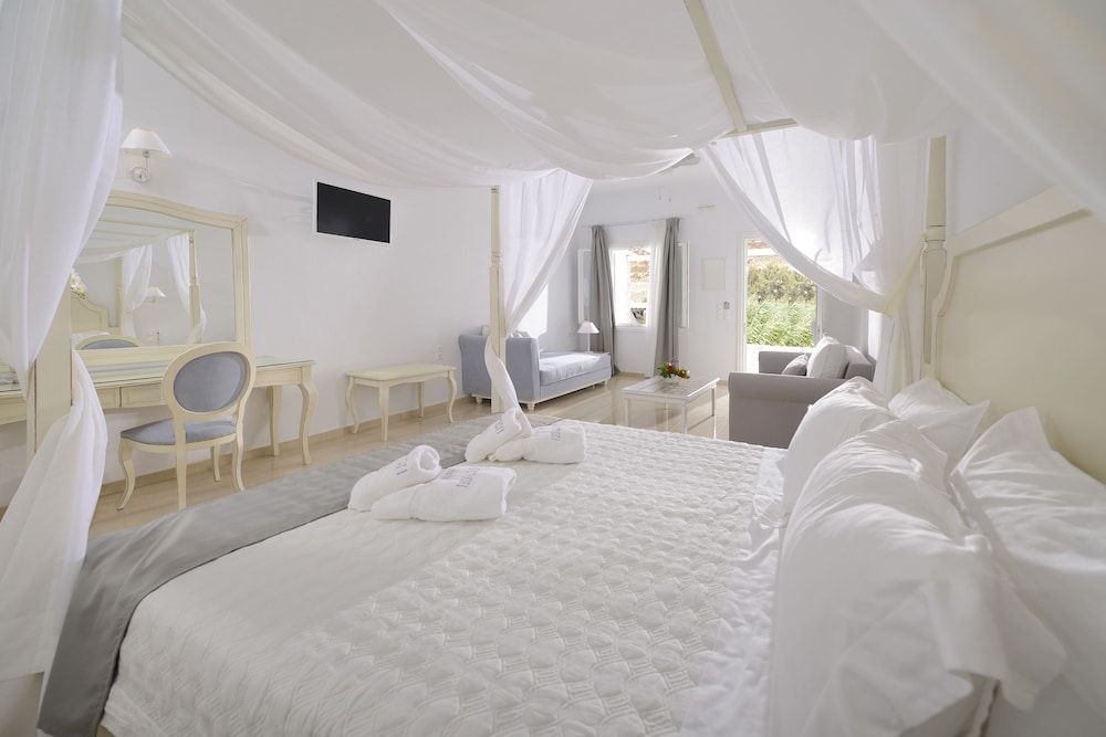 Kamari Hotel — Hotel rooms in Plati Gialos, South Aegean