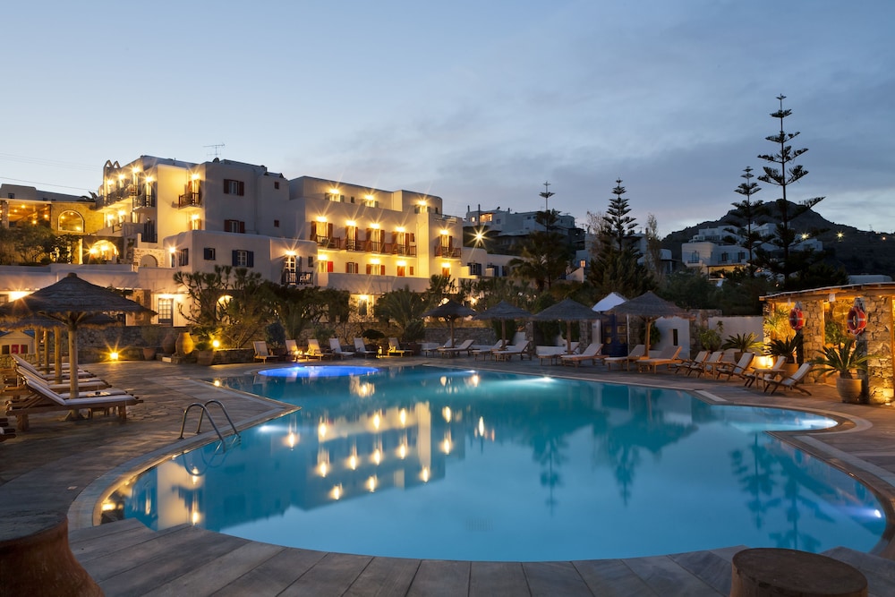 Kamari Hotel — Swimming pool in Plati Gialos, South Aegean