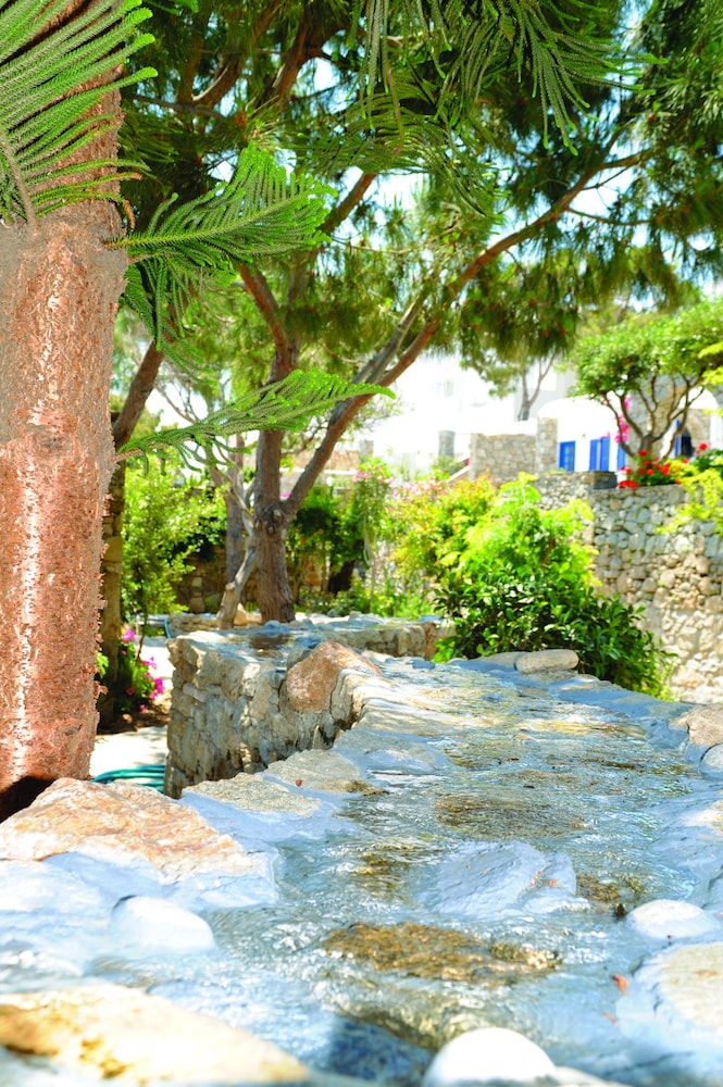 Kamari Hotel — Attractions in the area in Plati Gialos, South Aegean