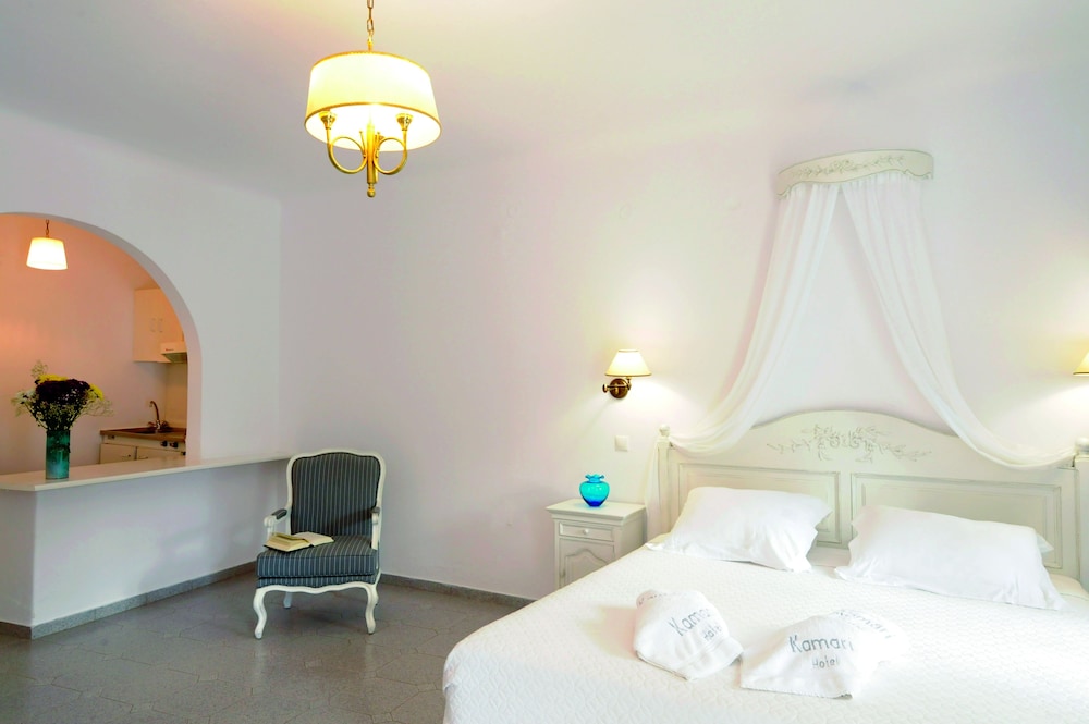Kamari Hotel — Hotel rooms in Plati Gialos, South Aegean