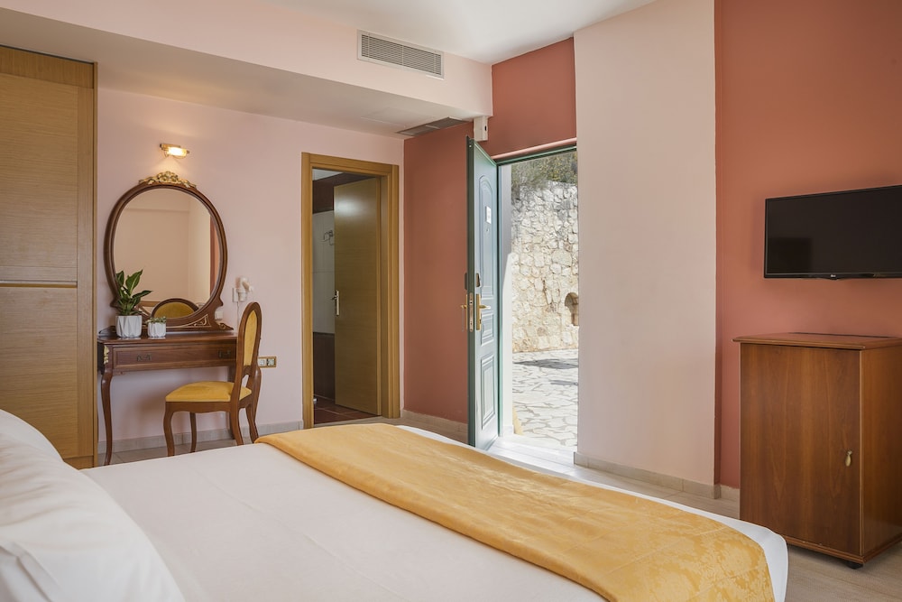 Kefalonia Bay Palace by GHH — Hotel rooms in Divarata, Ionian Islands