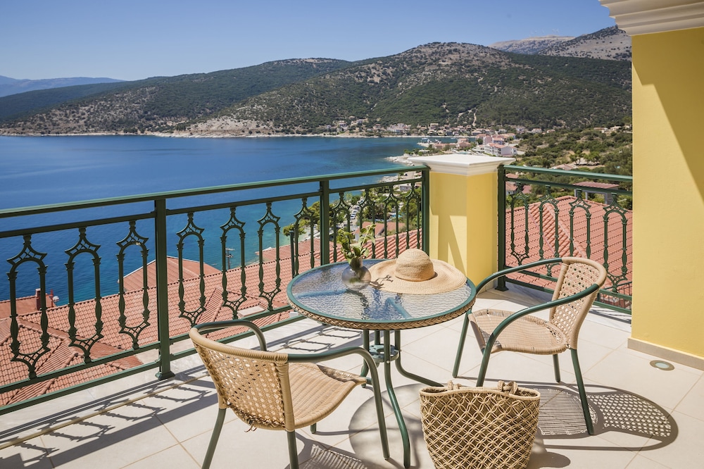 Kefalonia Bay Palace by GHH — Hotel rooms in Divarata, Ionian Islands