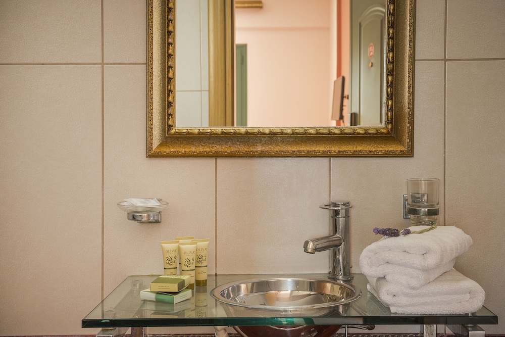 Kefalonia Bay Palace by GHH — Hotel rooms in Divarata, Ionian Islands