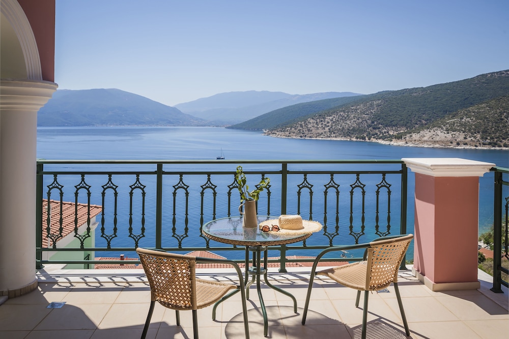 Kefalonia Bay Palace by GHH — Hotel rooms in Divarata, Ionian Islands