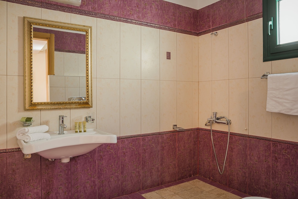 Kefalonia Bay Palace by GHH — Hotel rooms in Divarata, Ionian Islands