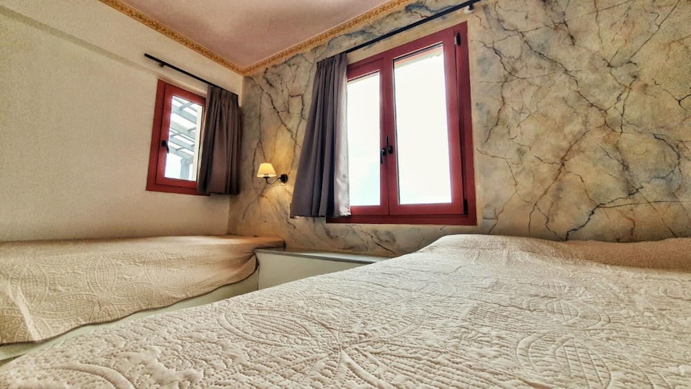 Korifi Suites Collection - Adults Only — Hotel rooms in Hersonissos