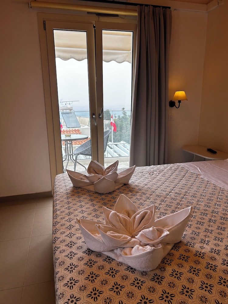 Korifi Suites Collection - Adults Only — Hotel rooms in Hersonissos