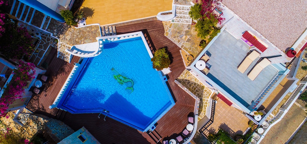 Korifi Suites Collection - Adults Only — Swimming pool in Hersonissos