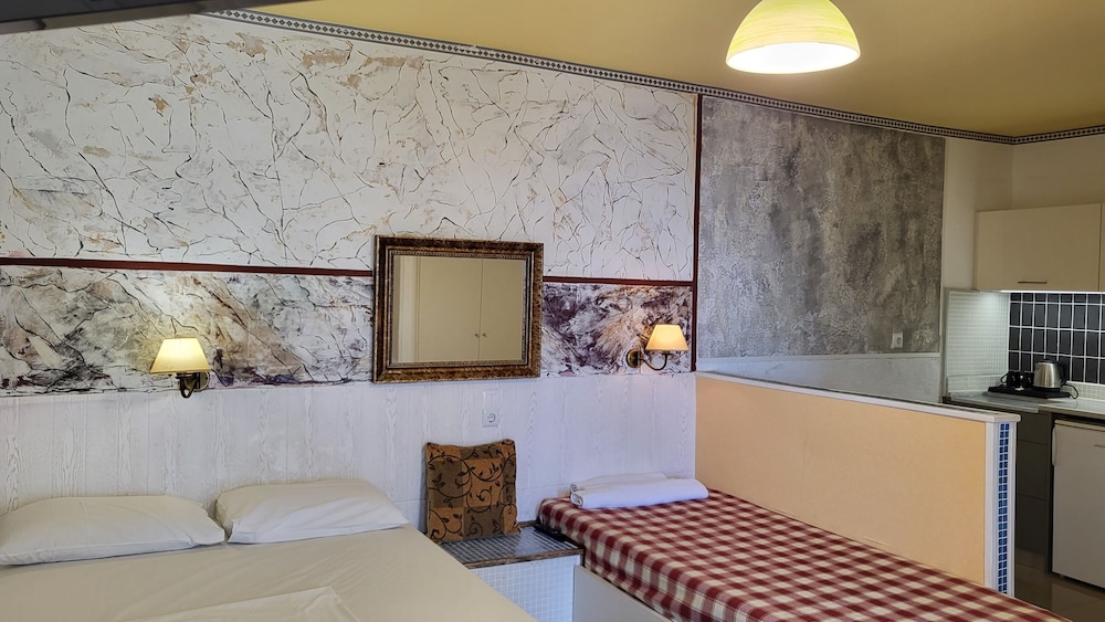 Korifi Suites Collection - Adults Only — Hotel rooms in Hersonissos