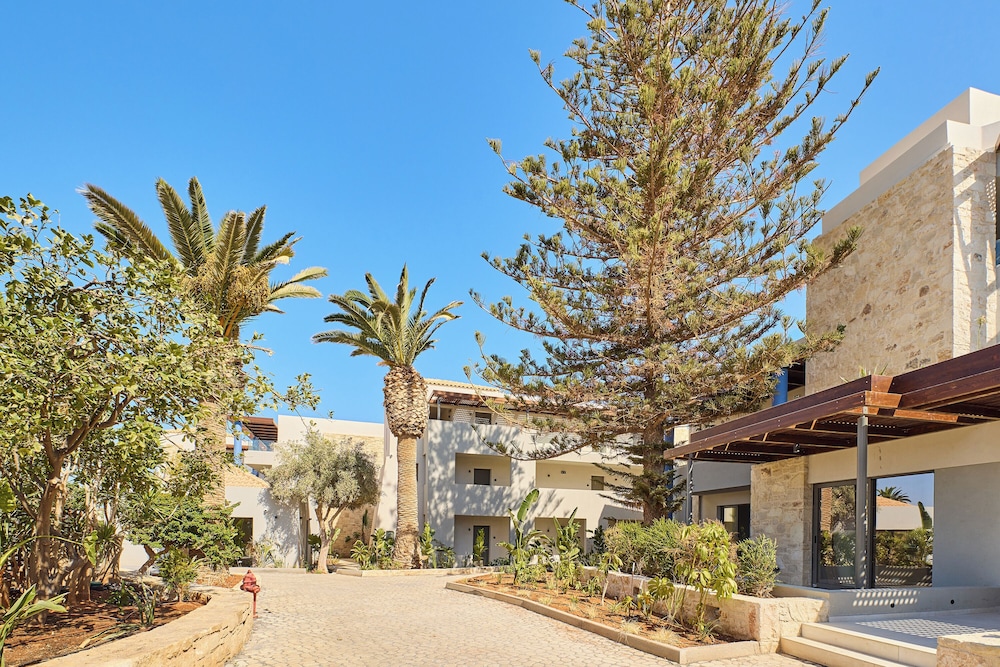 Paralos Kosta Alímia — Hotel building in Hersonissos
