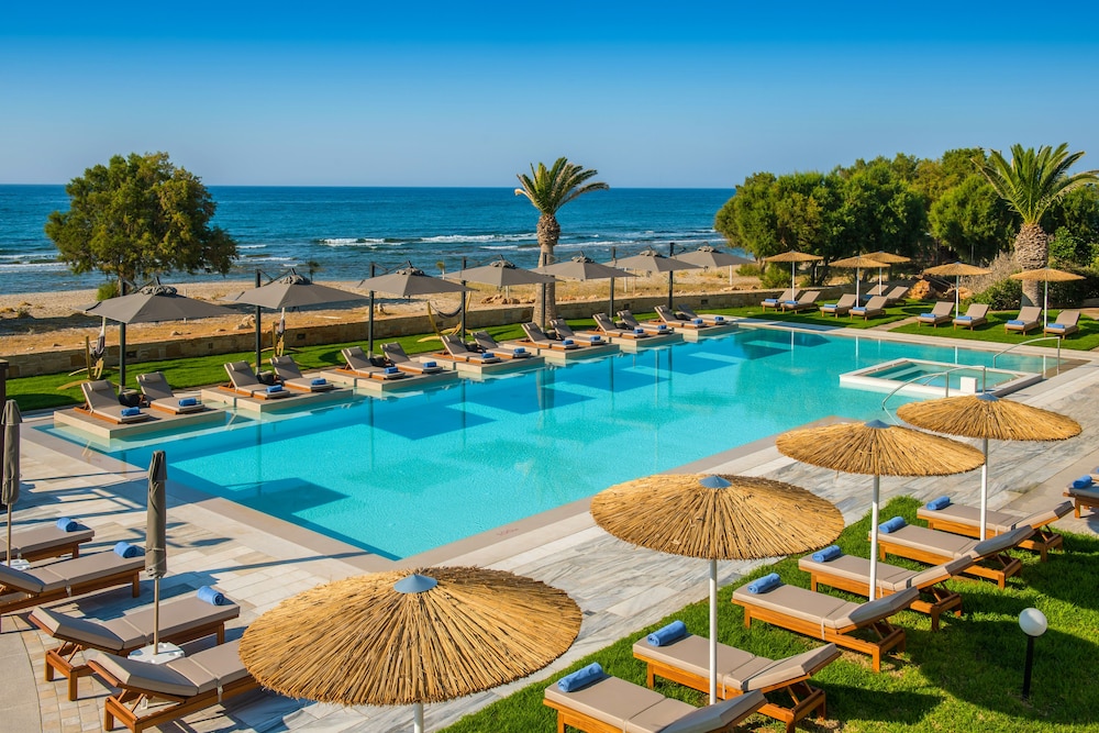 Paralos Kosta Alímia — Swimming pool in Hersonissos