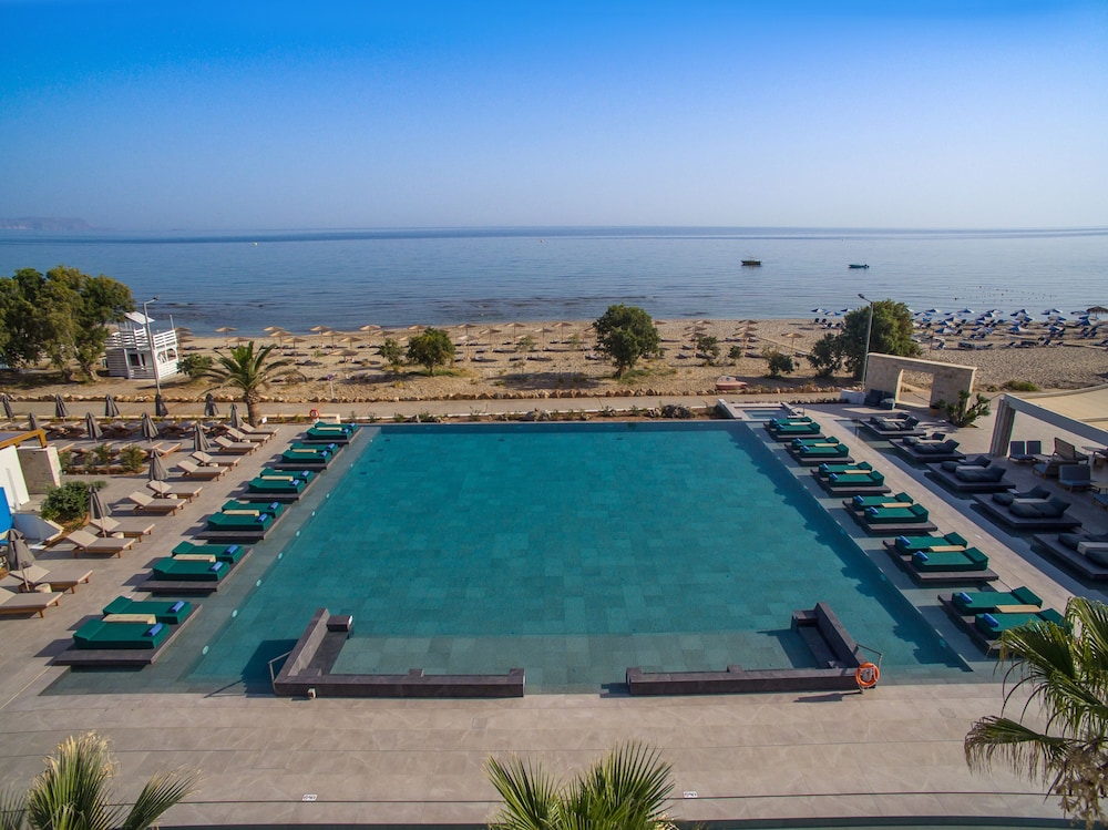 Paralos Kosta Alímia — Swimming pool in Hersonissos