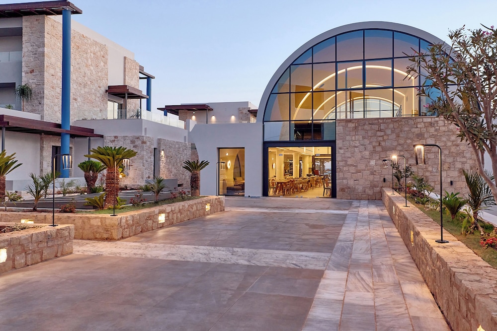 Paralos Kosta Alímia — Hotel building in Hersonissos