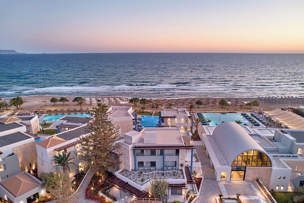 Paralos Kosta Alímia — Hotel building in Hersonissos