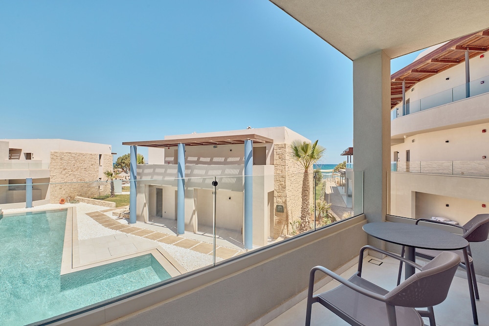 Paralos Kosta Alímia — Hotel building in Hersonissos