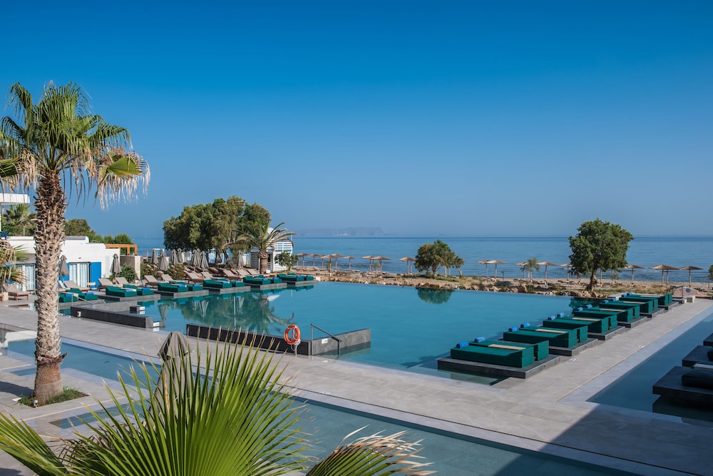 Paralos Kosta Alímia — Swimming pool in Hersonissos