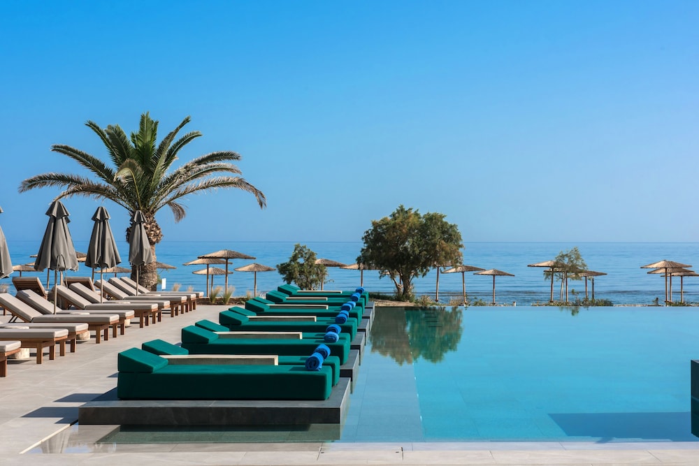 Paralos Kosta Alímia — Swimming pool in Hersonissos