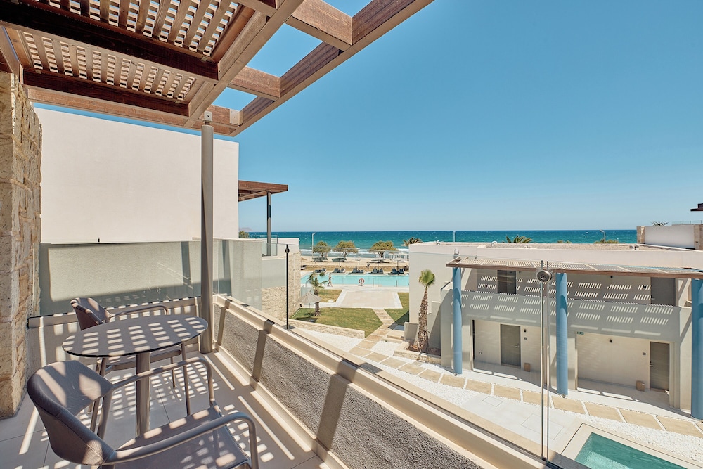Paralos Kosta Alímia — Hotel building in Hersonissos