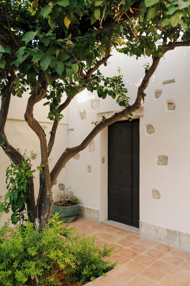 Koutouloufari Village Holiday Club — Hotel building in Hersonissos