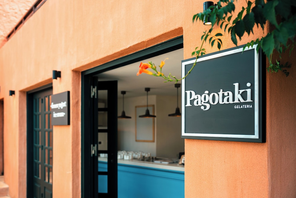 Koutouloufari Village Holiday Club — Restaurant & bars in Hersonissos