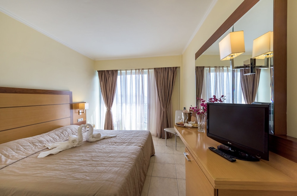 Manousos City Hotel — Hotel rooms in Rhodes Town, South Aegean