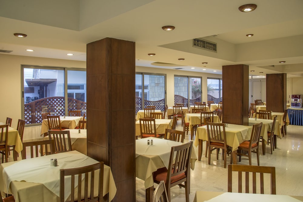 Manousos City Hotel — Restaurant & bars in Rhodes Town, South Aegean