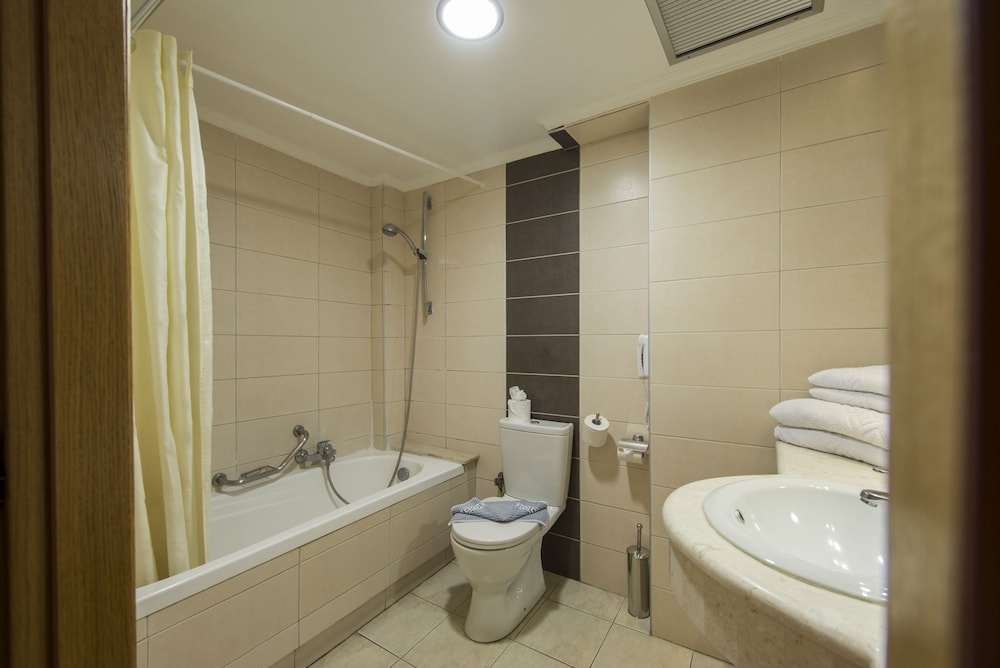 Manousos City Hotel — Hotel rooms in Rhodes Town, South Aegean