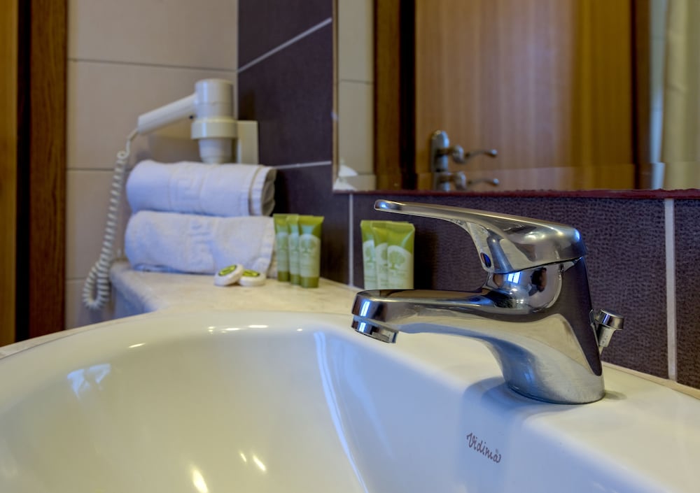 Manousos City Hotel — Hotel rooms in Rhodes Town, South Aegean