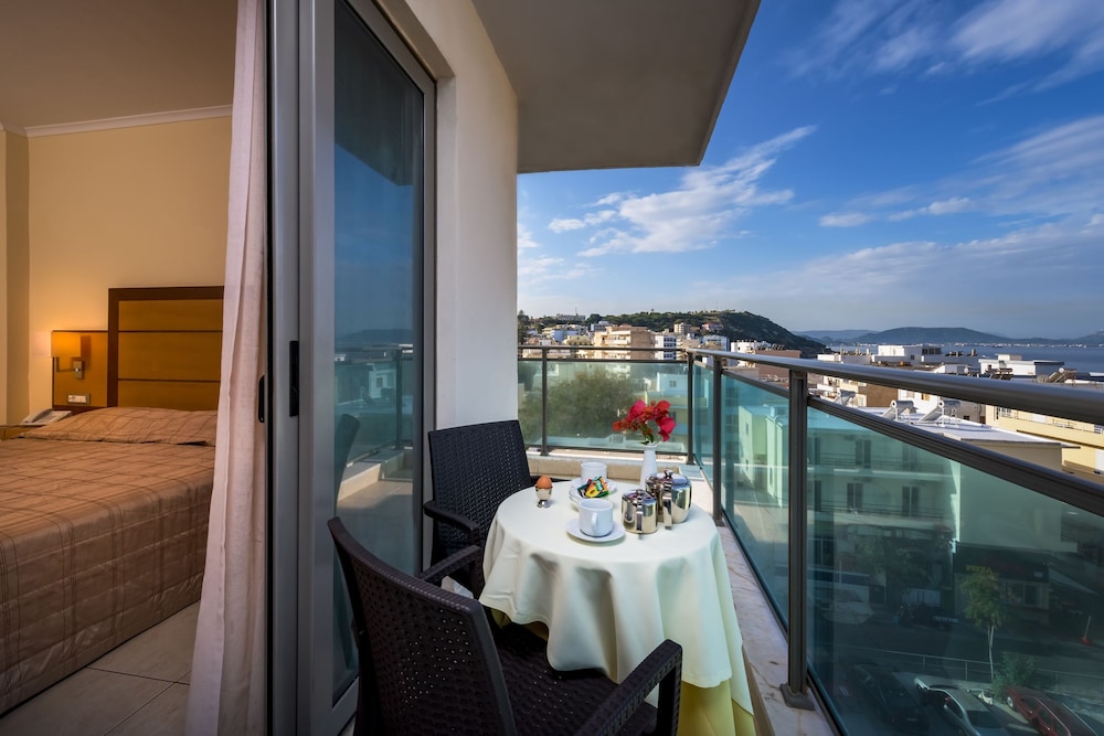 Manousos City Hotel — Hotel rooms in Rhodes Town, South Aegean