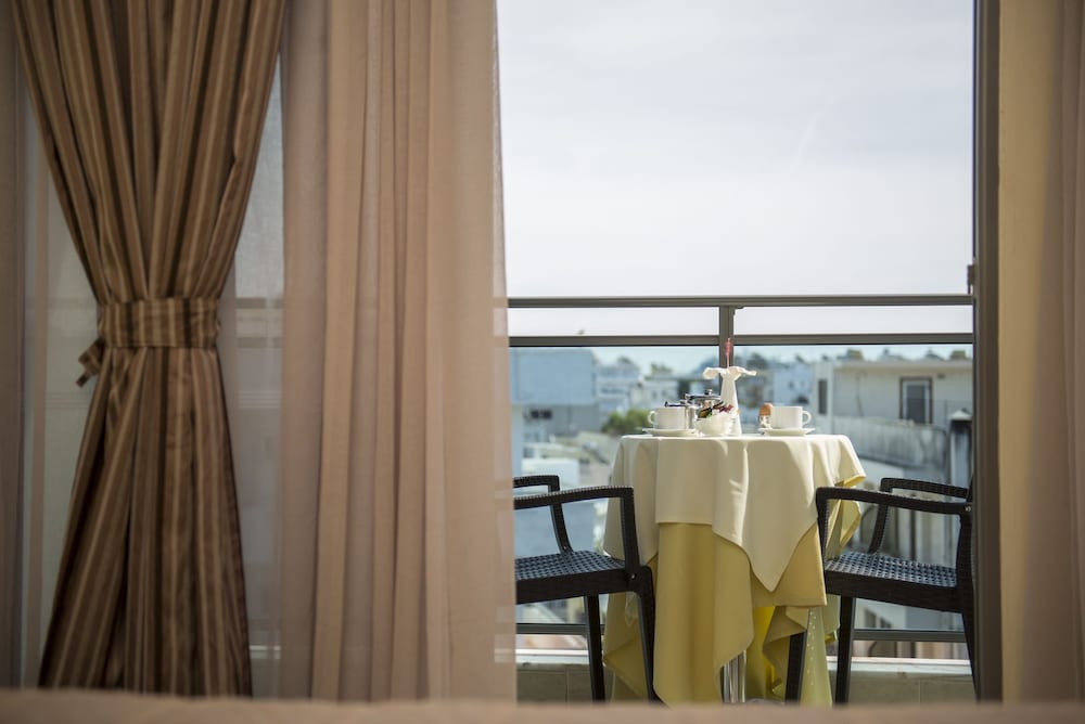 Manousos City Hotel — Hotel rooms in Rhodes Town, South Aegean