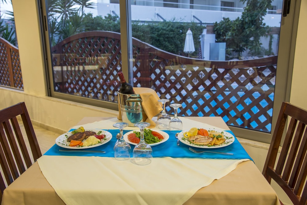 Manousos City Hotel — Restaurant & bars in Rhodes Town, South Aegean